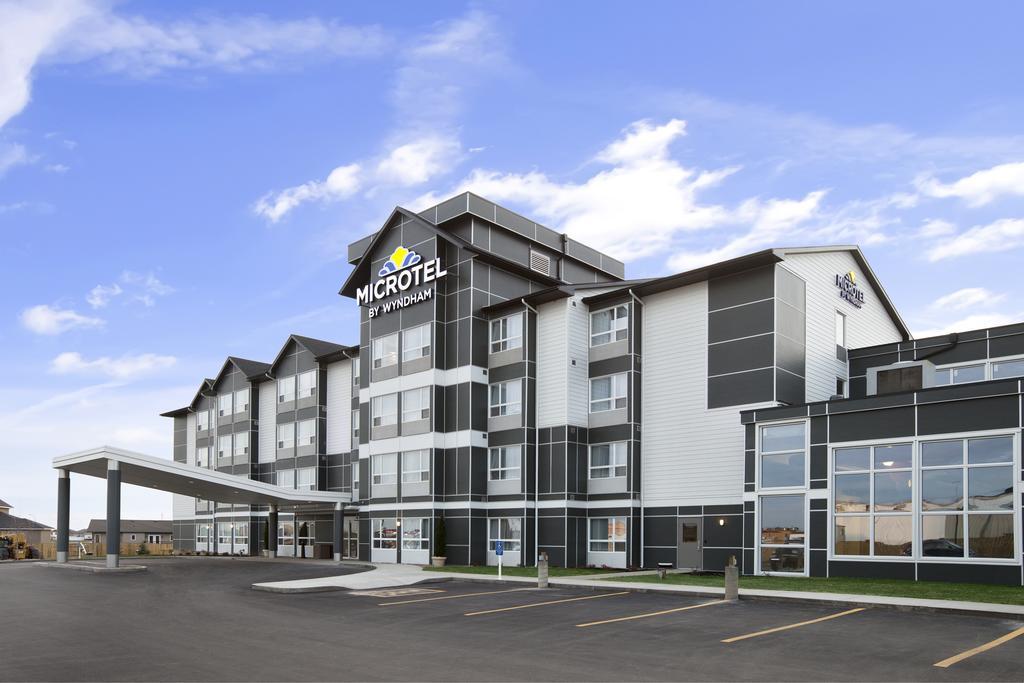 Microtel Inn & Suites By Wyndham Estevan Extérieur photo