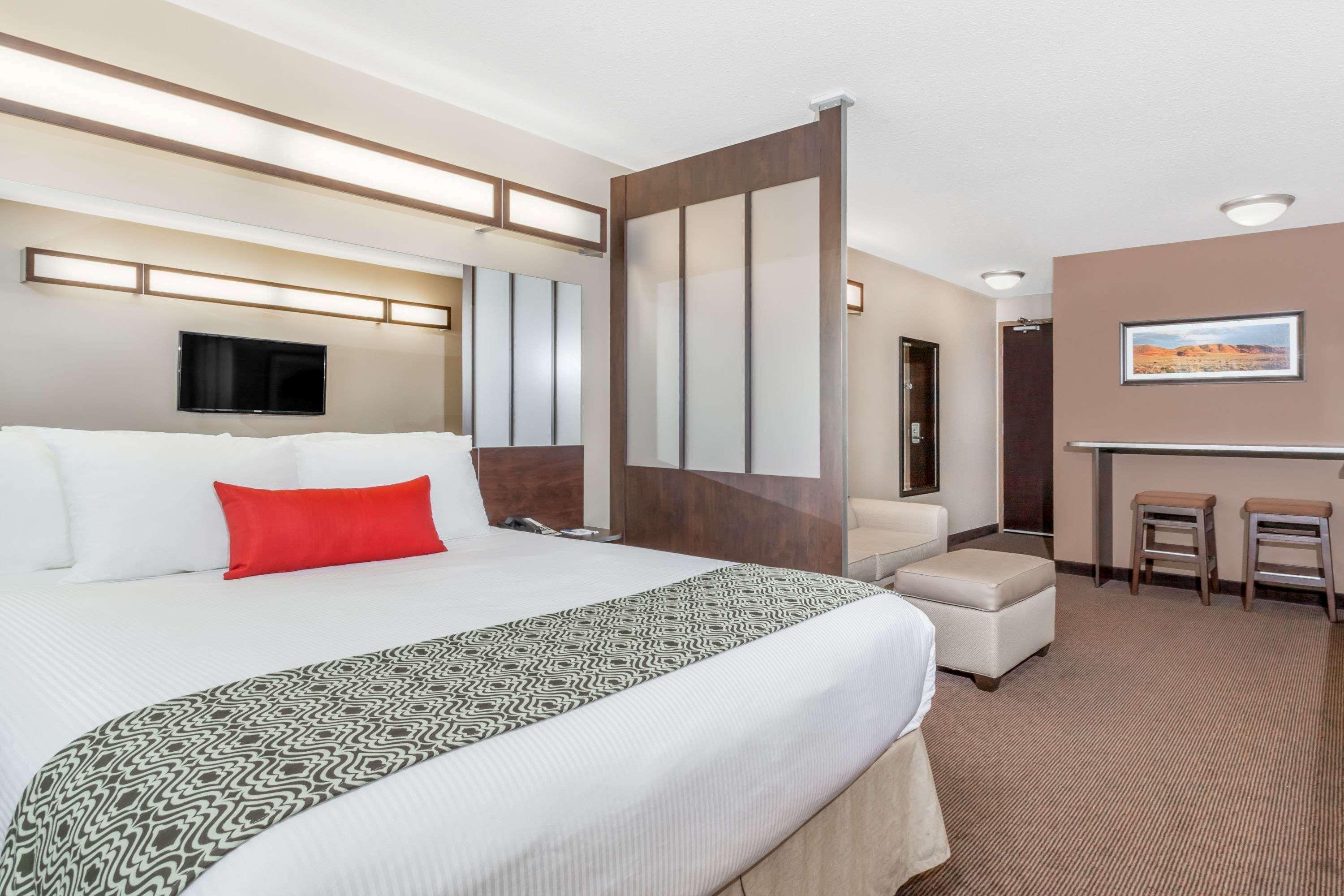Microtel Inn & Suites By Wyndham Estevan Extérieur photo