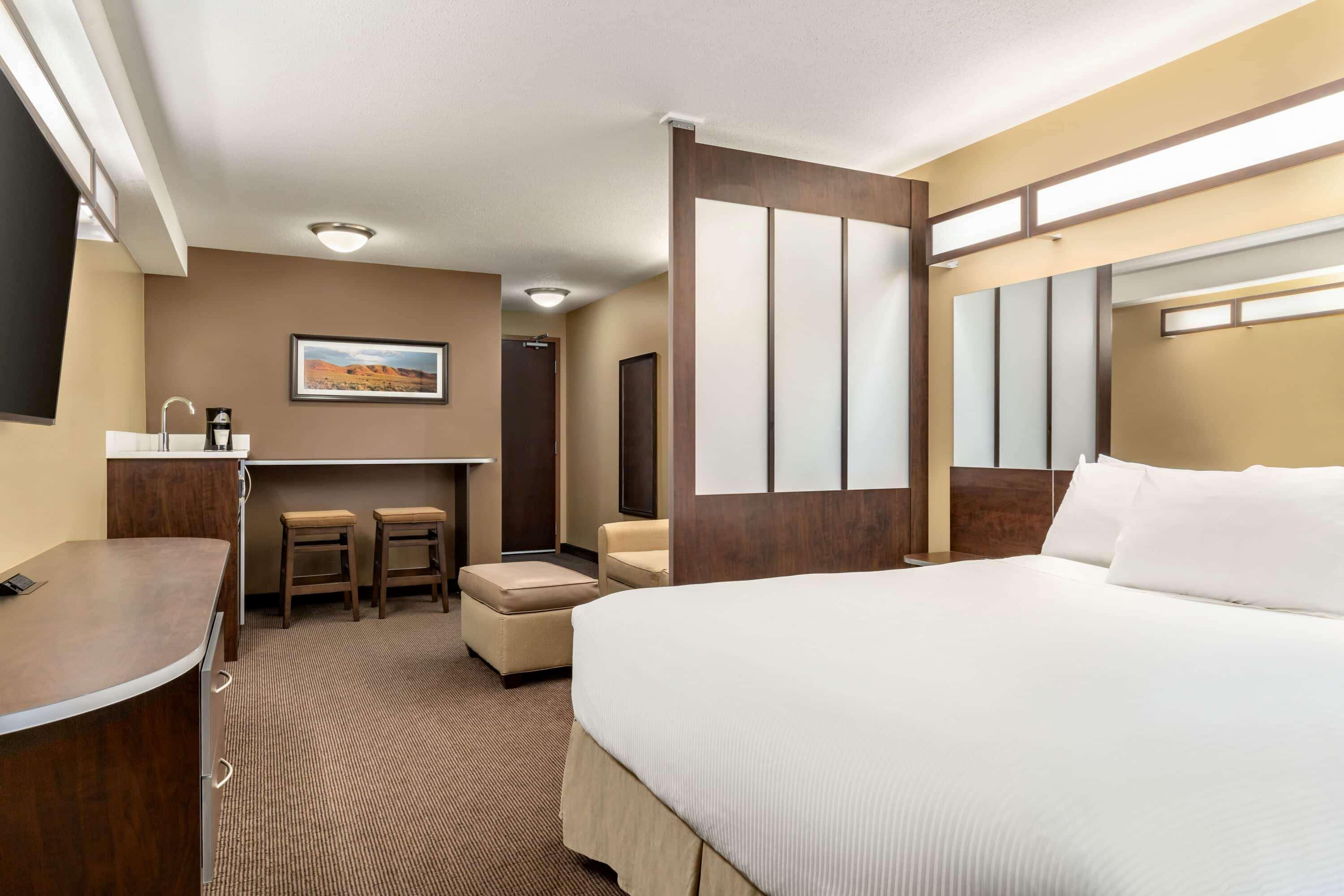 Microtel Inn & Suites By Wyndham Estevan Extérieur photo