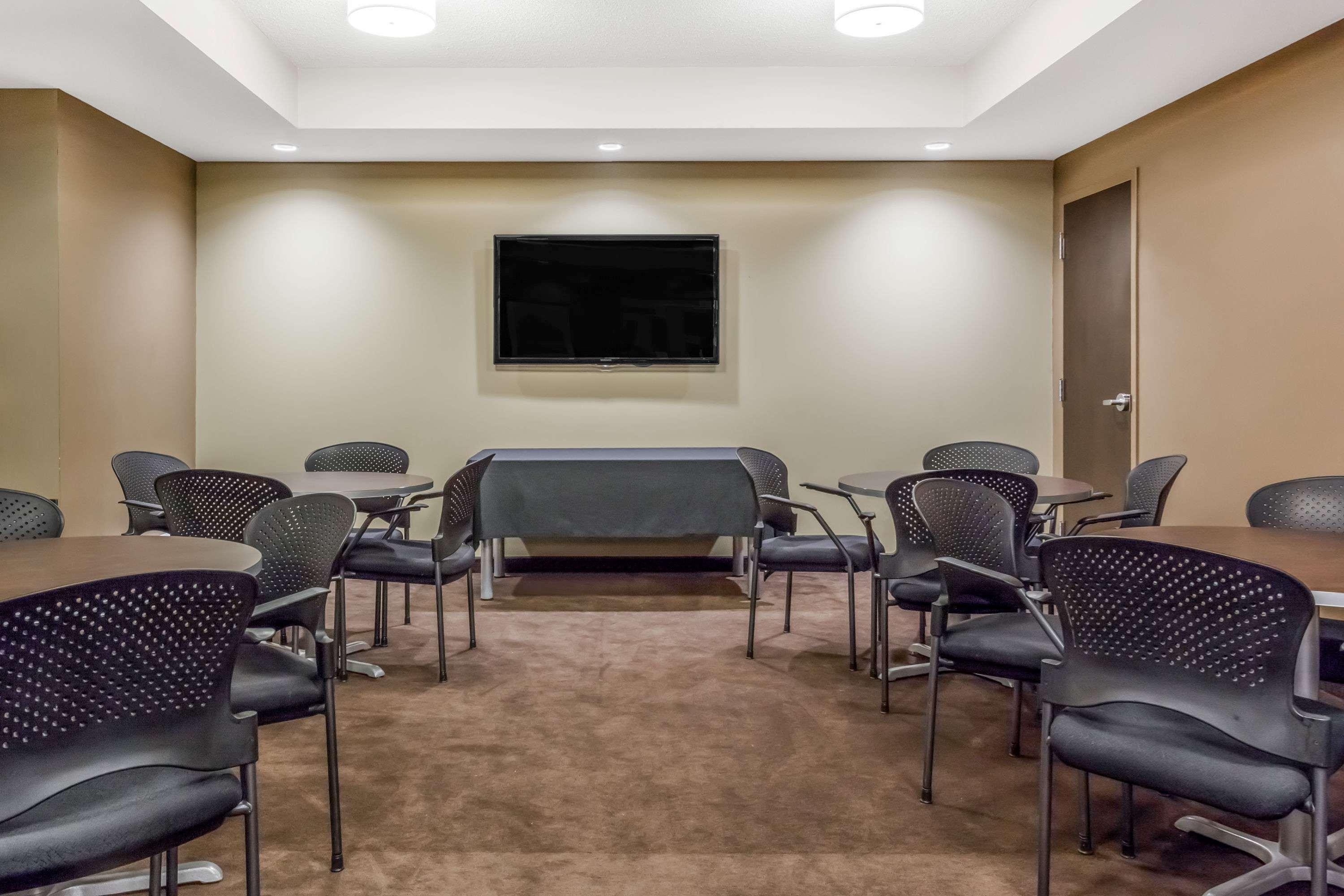 Microtel Inn & Suites By Wyndham Estevan Extérieur photo