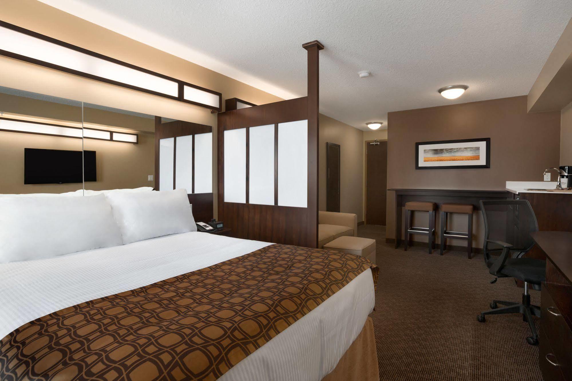 Microtel Inn & Suites By Wyndham Estevan Extérieur photo